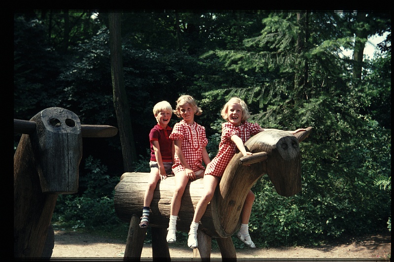 13.Frankfurt aug 1970 Brigitte,Marion,Peter.JPG